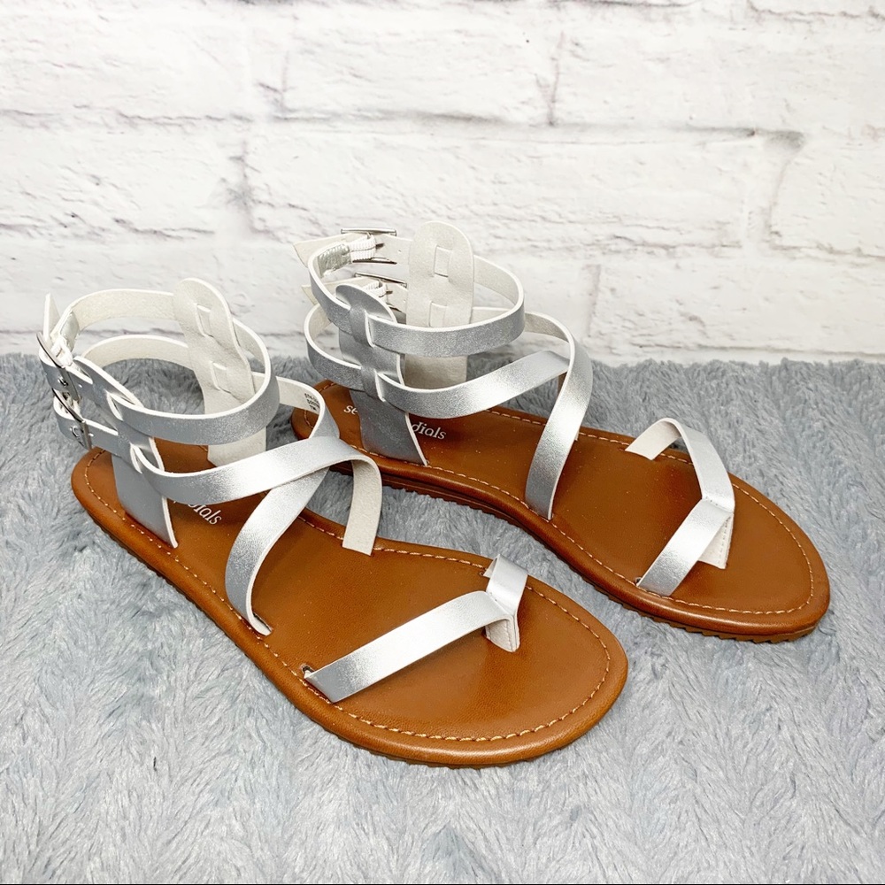 NEW Womens Seven Dials Sync silver sandals